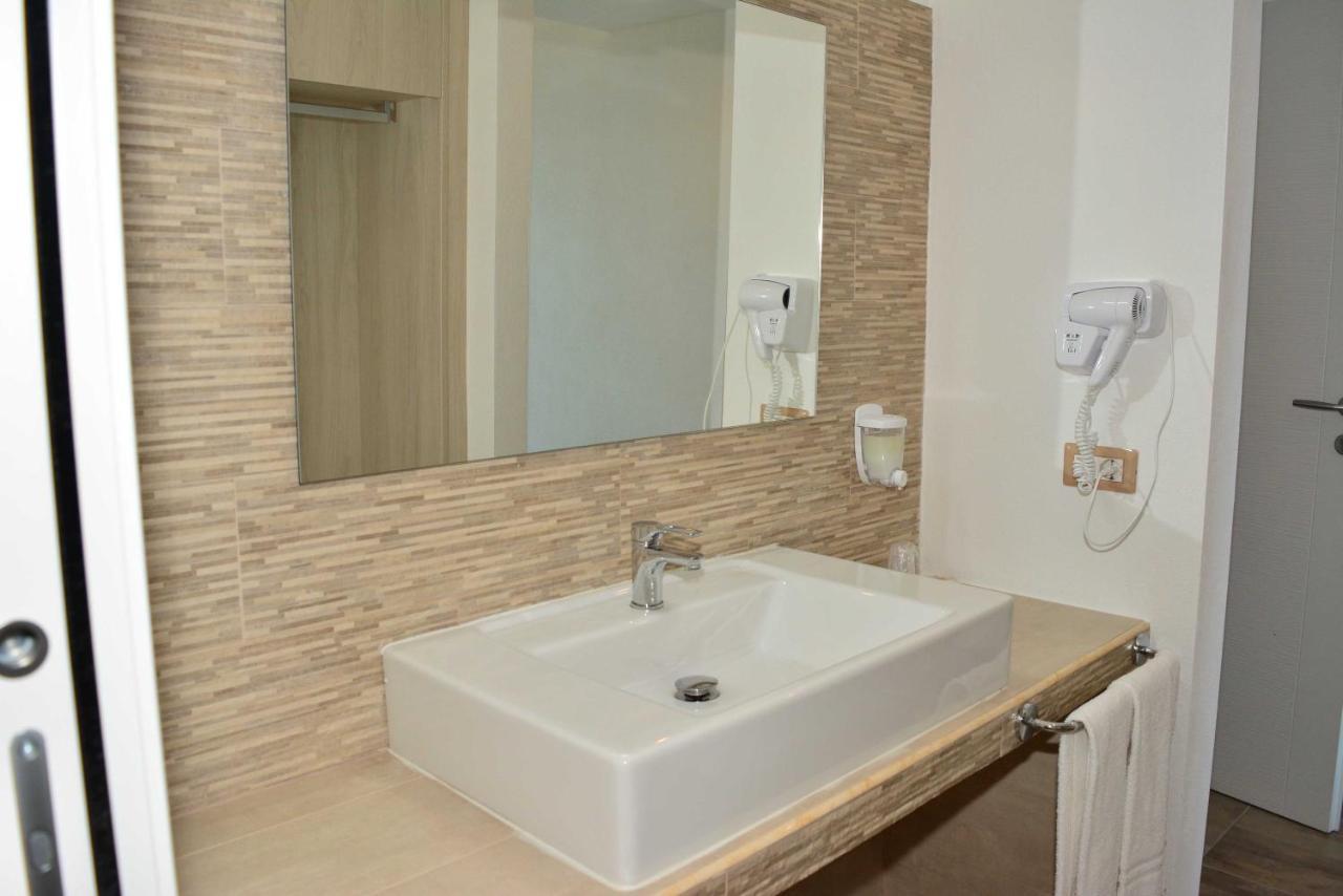 Hotel La Contessa Santa Teresa Gallura Eksteriør billede